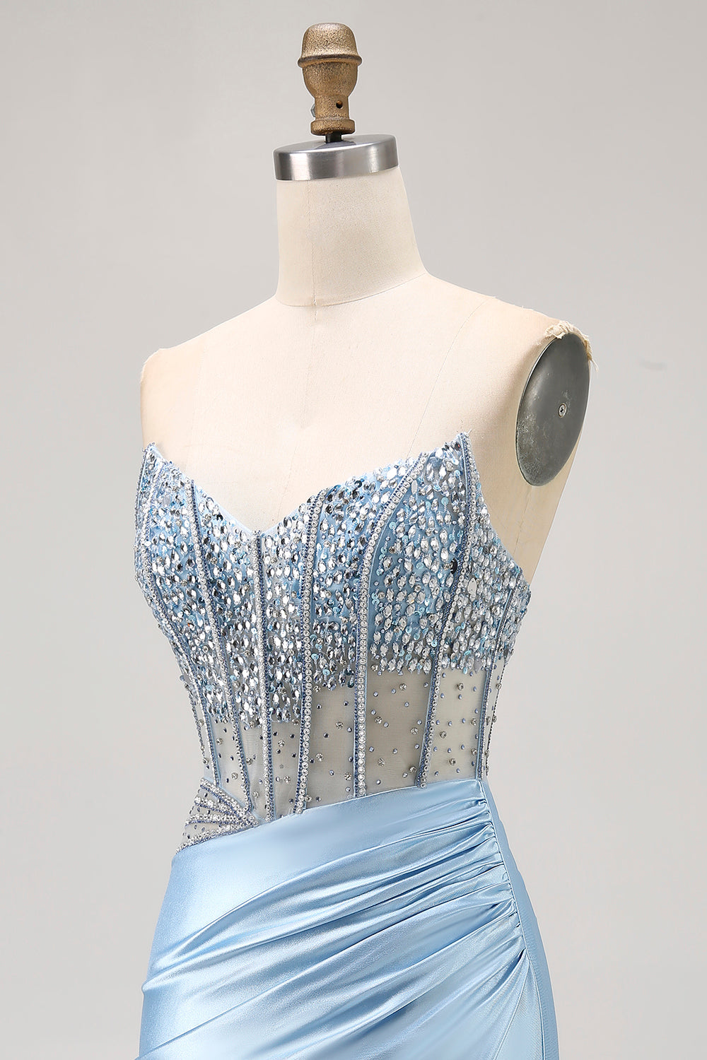 Robe de bal moulante corset perlée en satin bleu