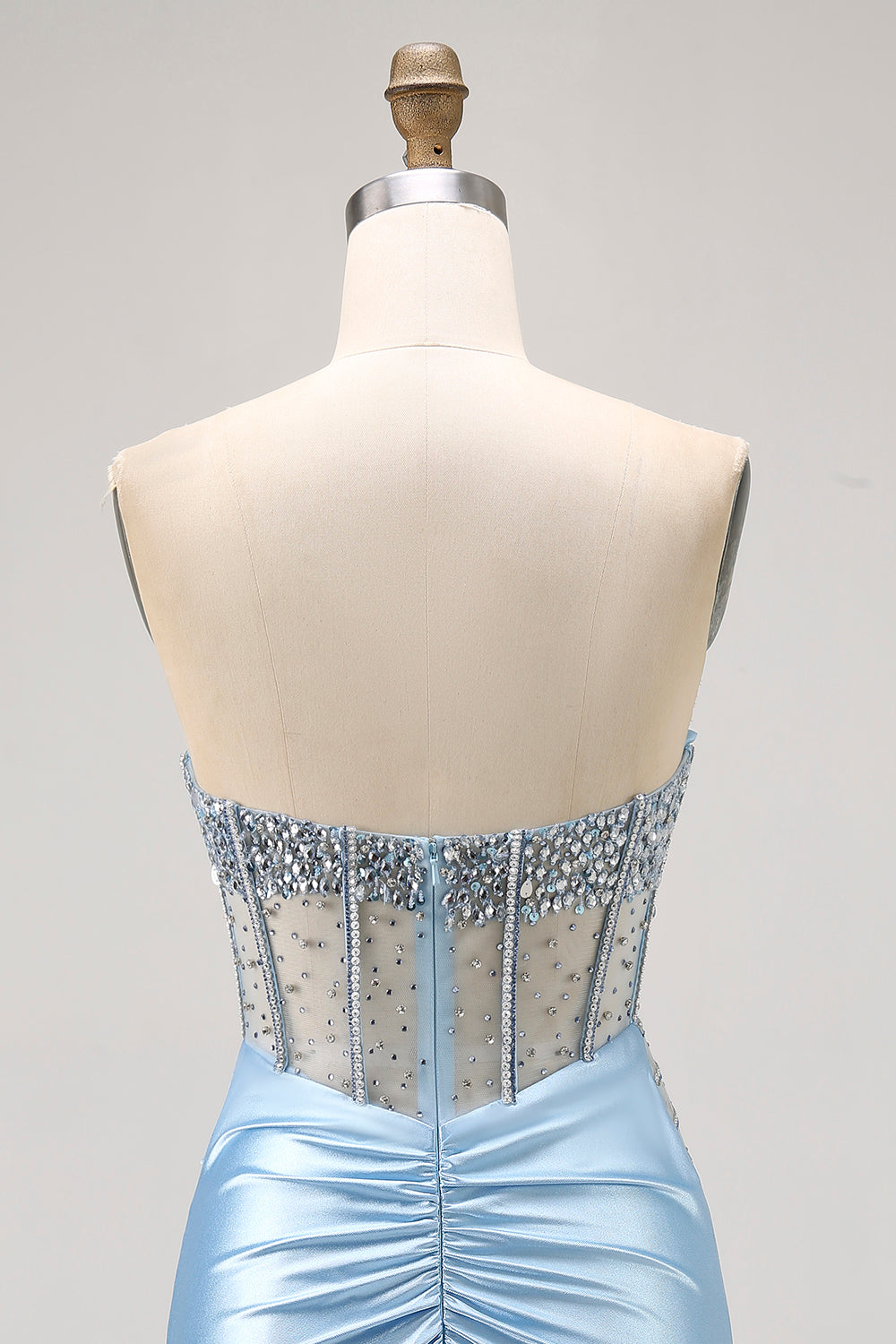 Robe de bal moulante corset perlée en satin bleu