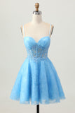 Une ligne bleue corset court de retour à la maison avec appliques