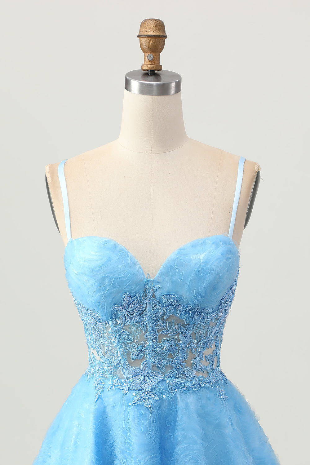 Une ligne bleue corset court de retour à la maison avec appliques