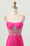 Robe de bal en satin à bretelles spaghetti fuchsia moulante avec fente