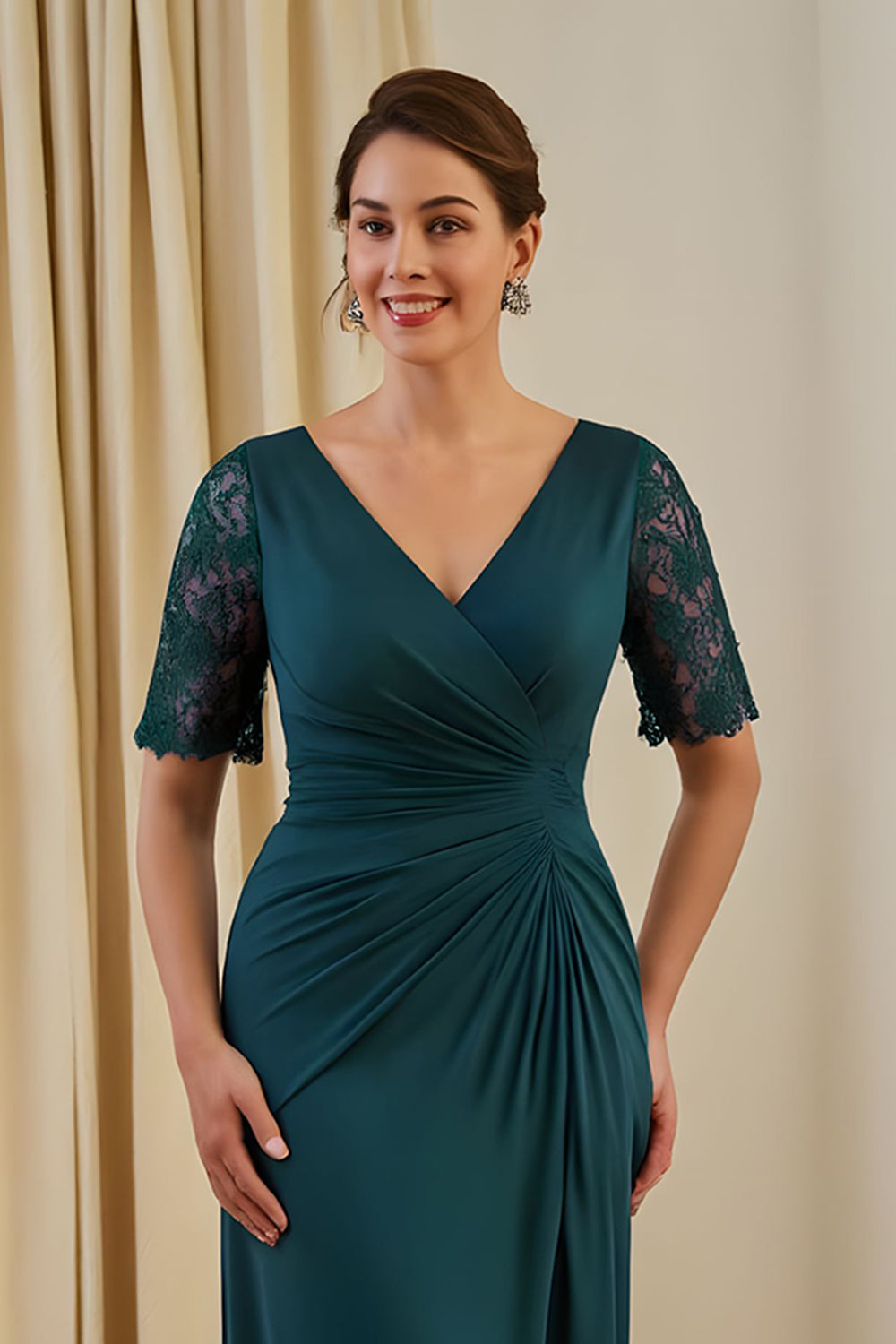 Fourreau de pin col en V froncé Midi robe d’invité de mariage avec dentelle