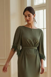 Olive gaine Bateau col thé longueur Robe d’invité de mariage avec plumes