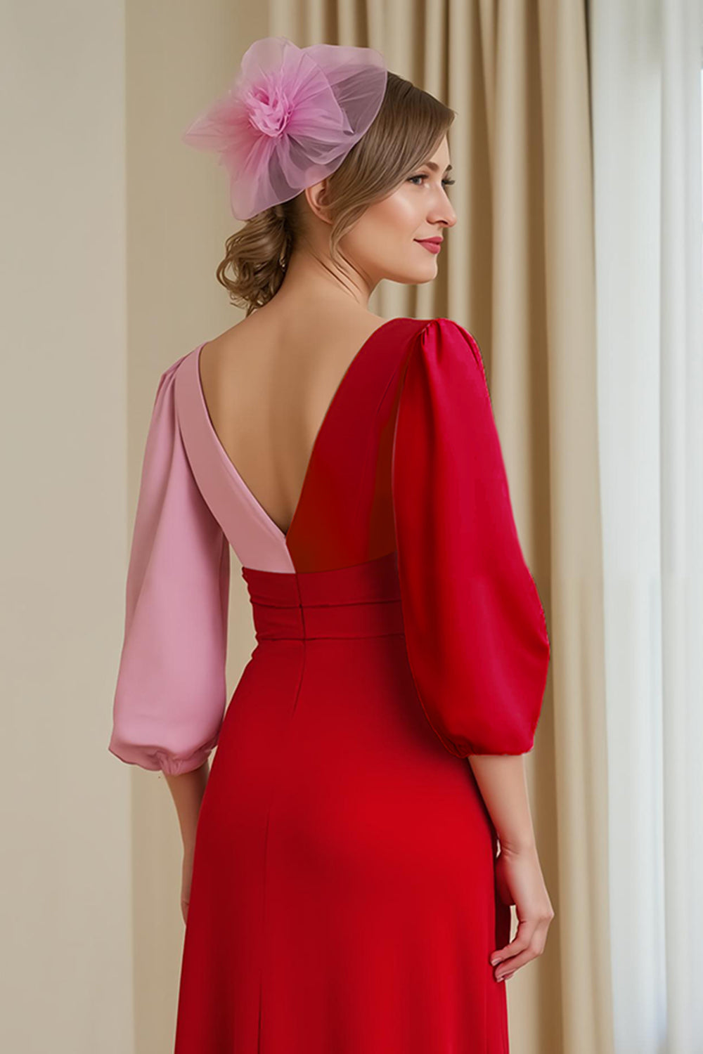 Col en V rouge Mousseline de soie Une ligne Robe d’invité de mariage