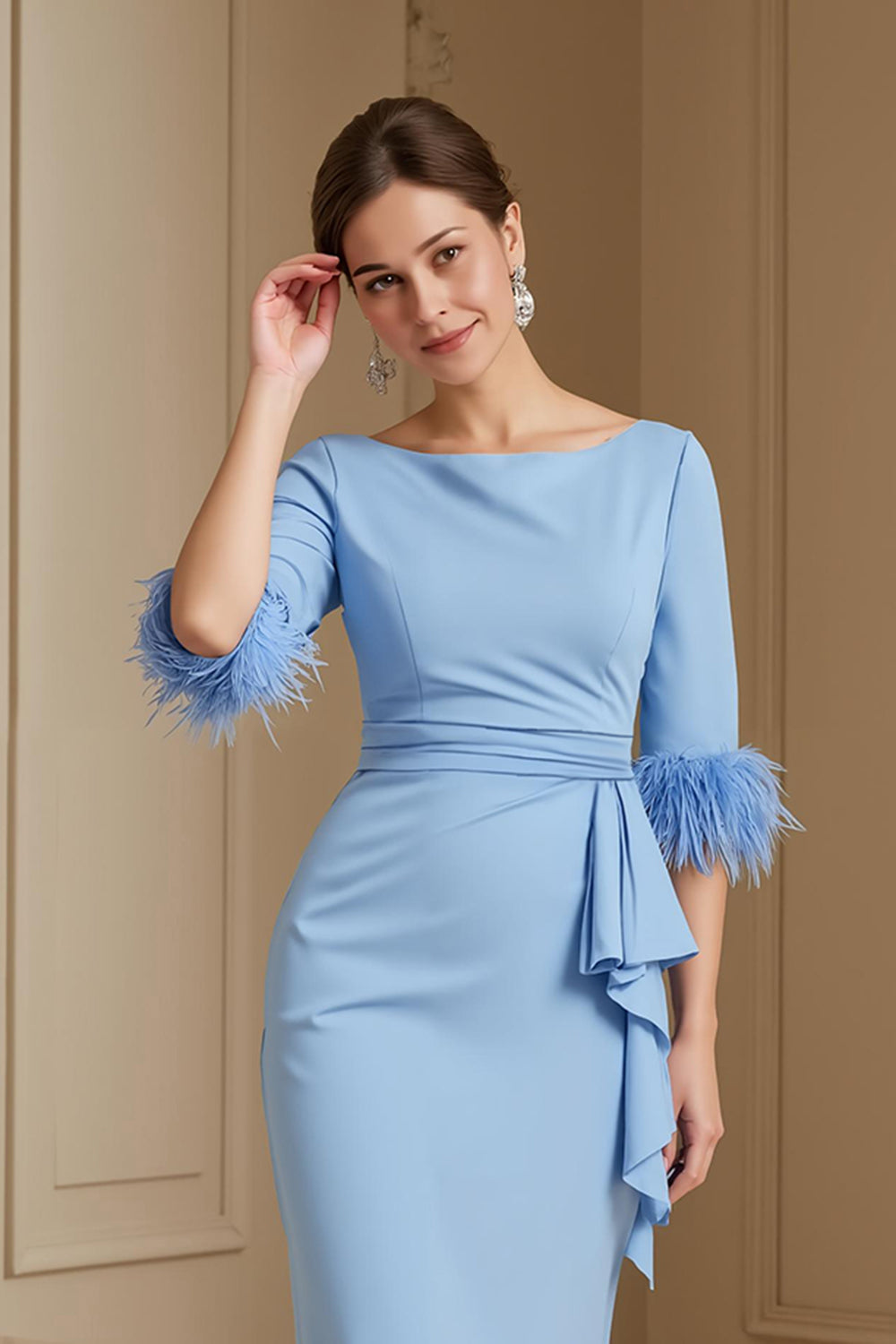 Bleu clair Stretch Satin Bateau Col Fourreau Robe d’invité de mariage avec plume
