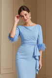 Bleu clair Stretch Satin Bateau Col Fourreau Robe d’invité de mariage avec plume