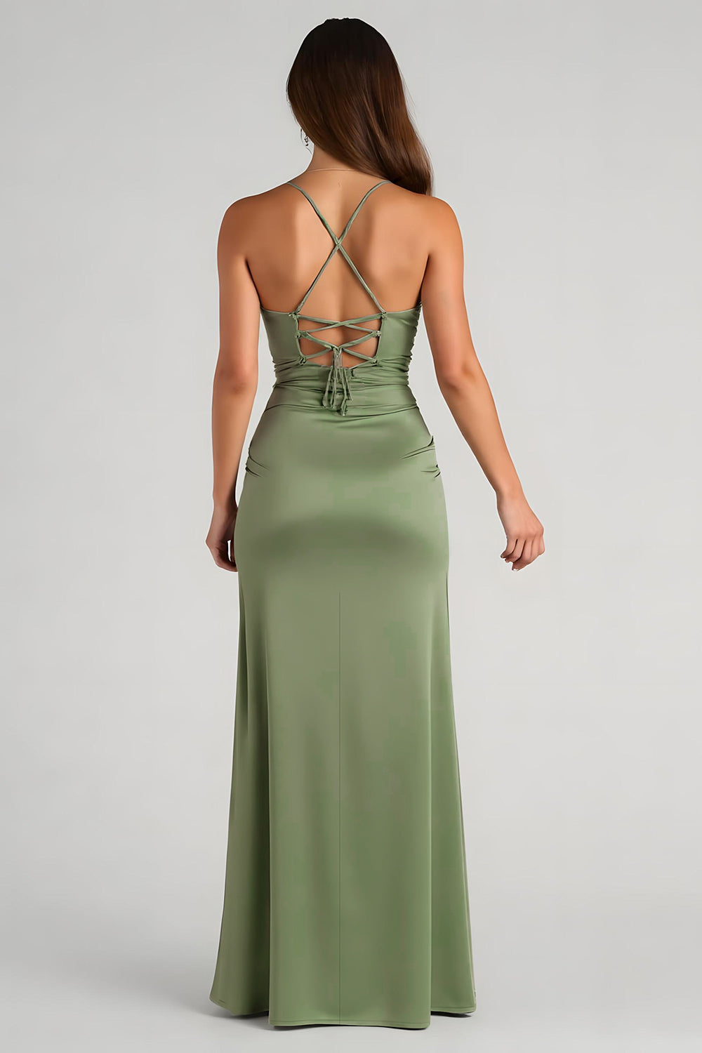 Robe de demoiselle d’honneur longue fourreau froncé en satin d’eucalyptus avec fente