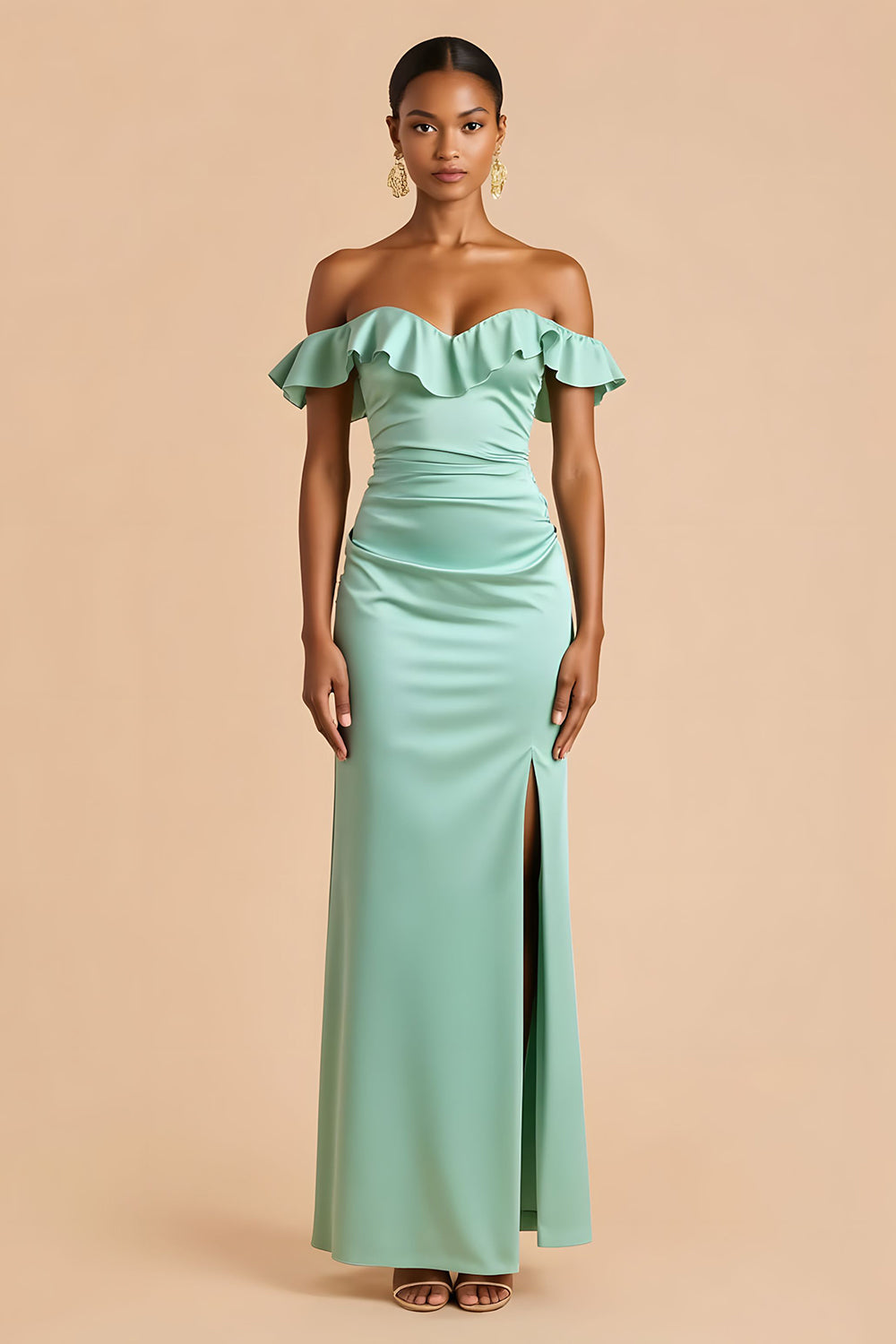 Robe de demoiselle d’honneur longue en satin vert menthe à épaules dénudées