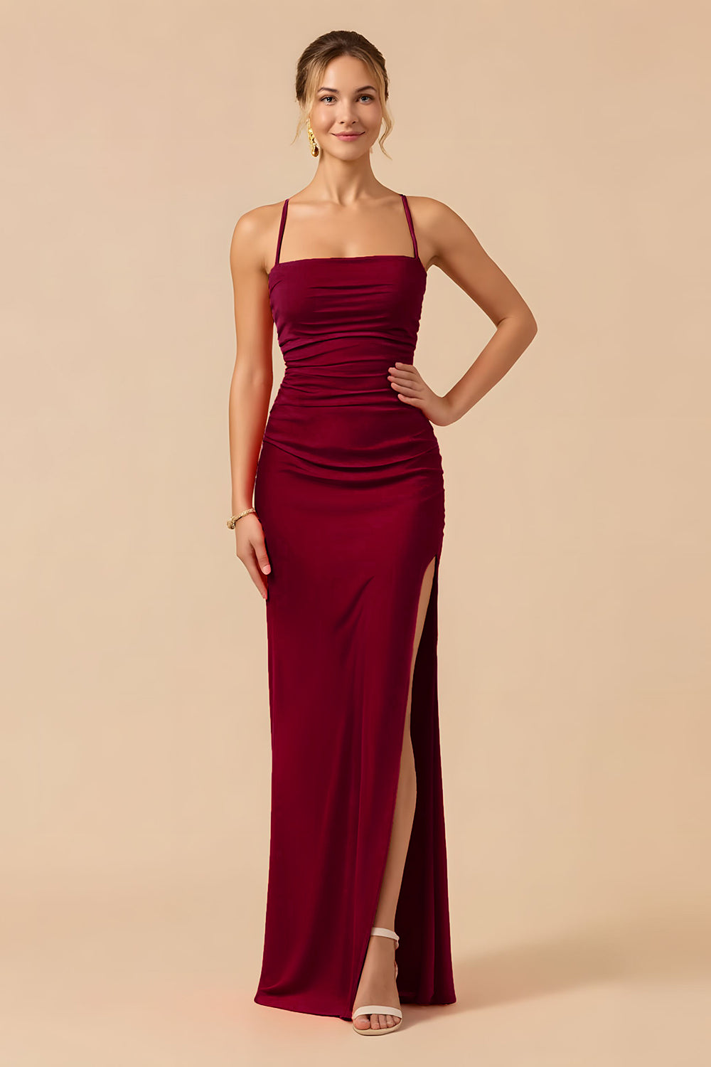 Robe longue de demoiselle d’honneur bordeaux à bretelles Sapghetti avec fente