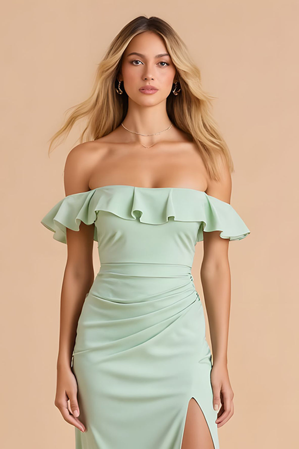 Robe de demoiselle d’honneur maxi épaule dénudée vert clair avec volants