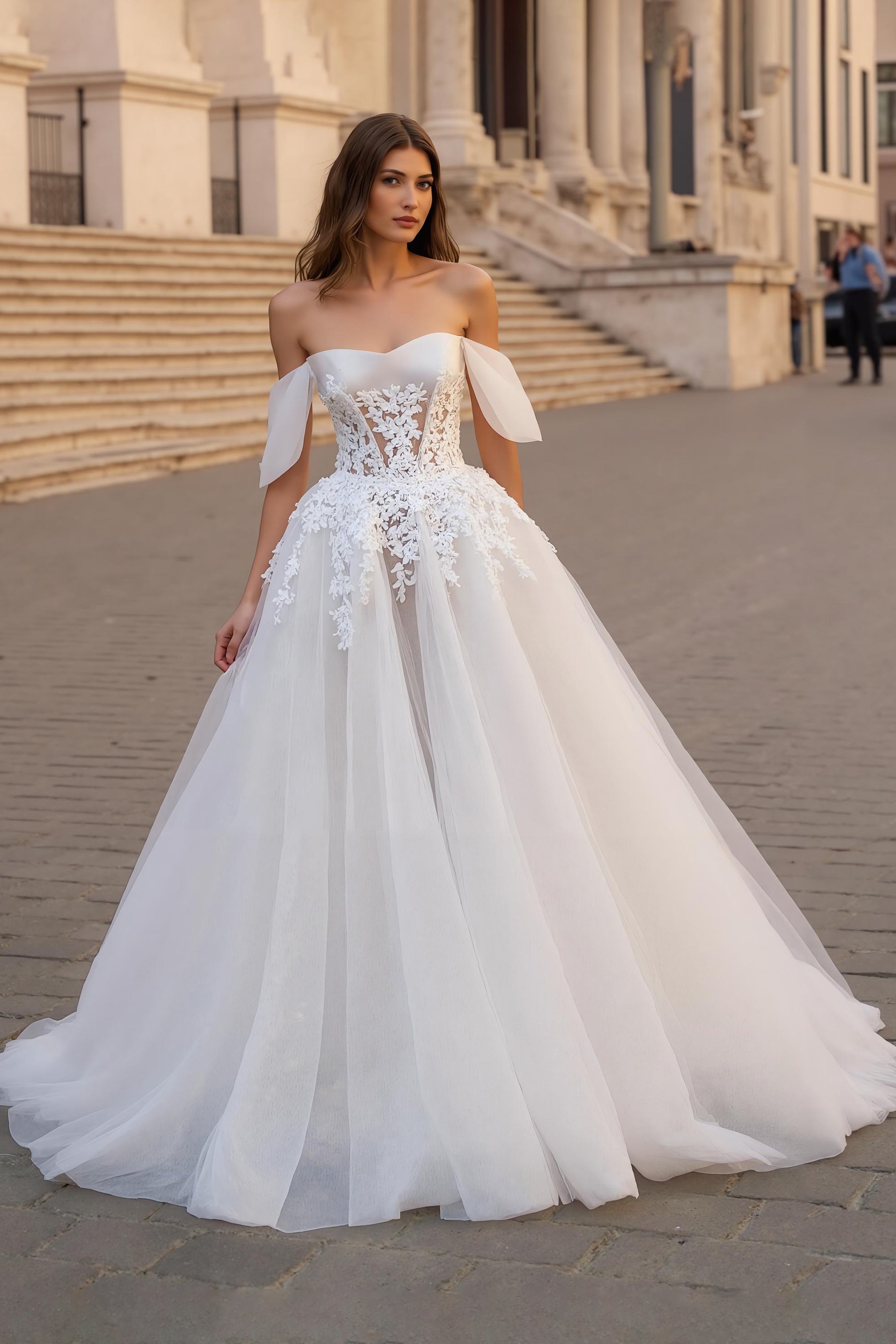 Épaule dénudée ivoire appliqué une robe de mariée à traîne de balayage de ligne