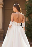 Une ligne Corset bustier ivoire Sweetheart Tulle Court Train Robe de mariée avec dentelle