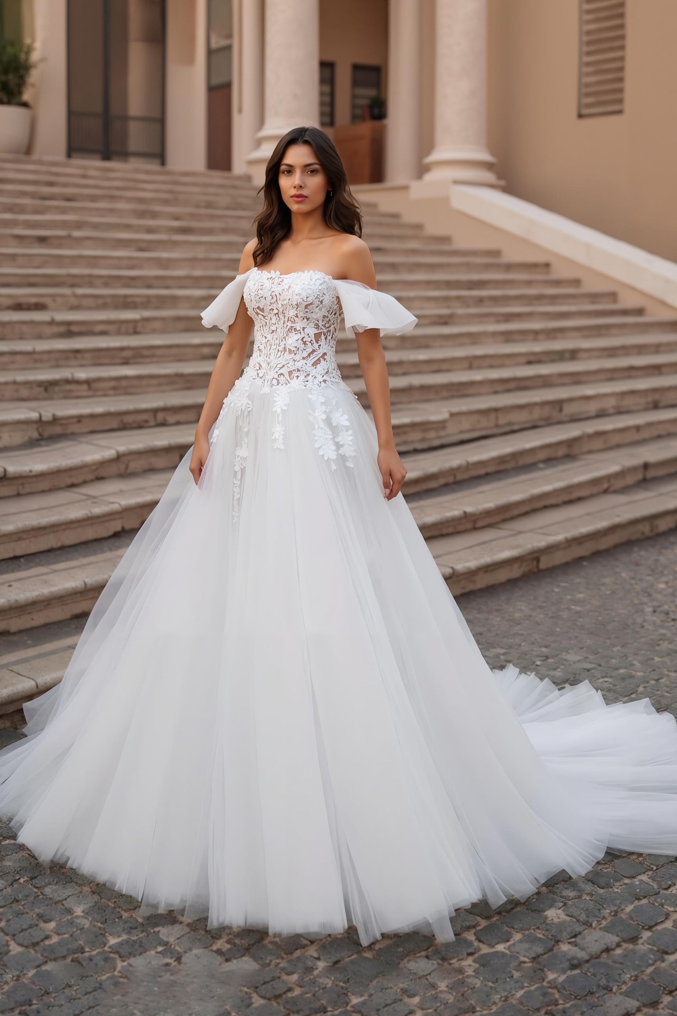 Tulle ivoire à épaules dénudées Une robe de mariée longue appliquée à une ligne