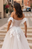 Tulle ivoire à épaules dénudées Une robe de mariée longue appliquée à une ligne