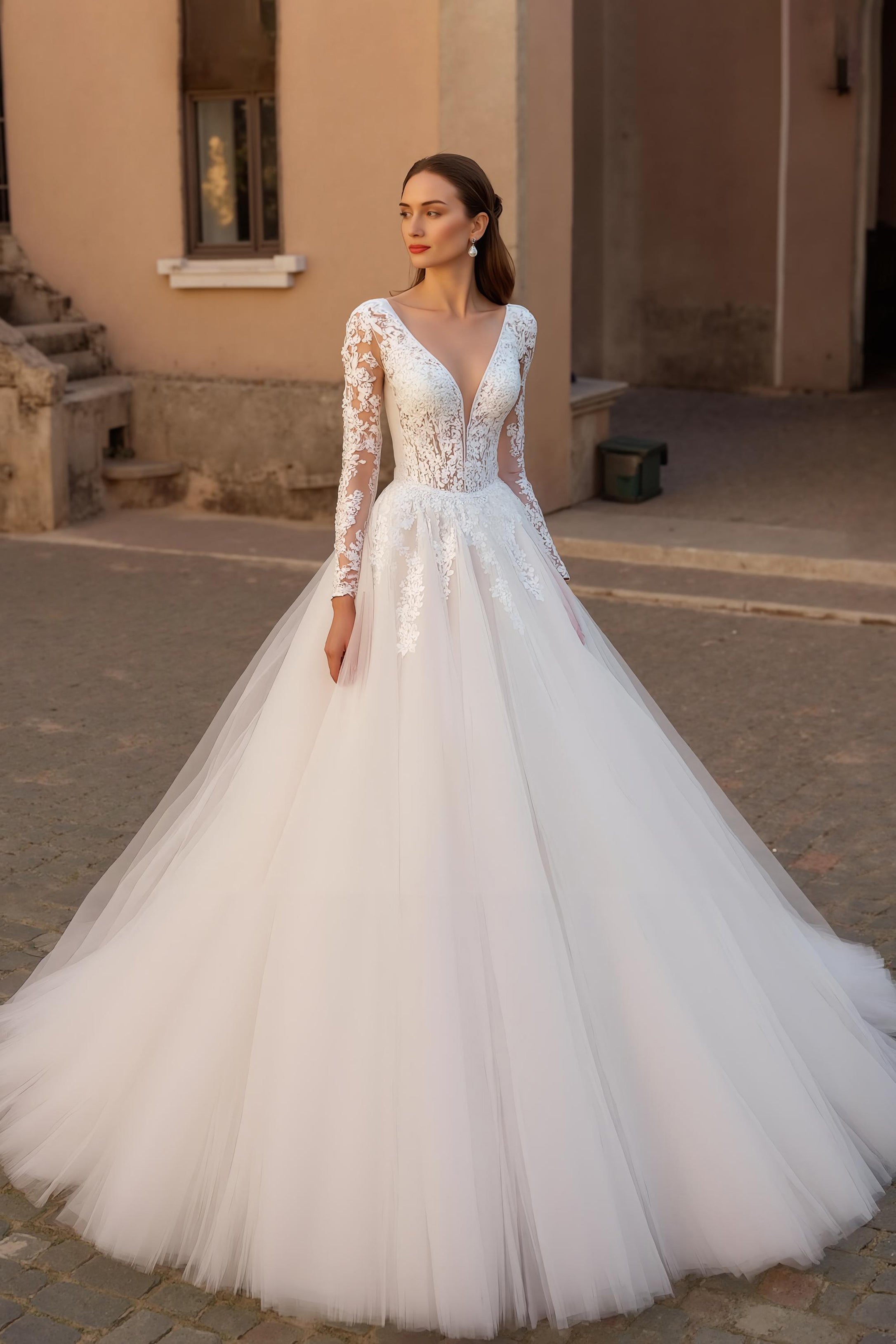 Col V Dentelle Tulle Ivoire Une Robe De Mariée Longue Ligne À Manches Longues