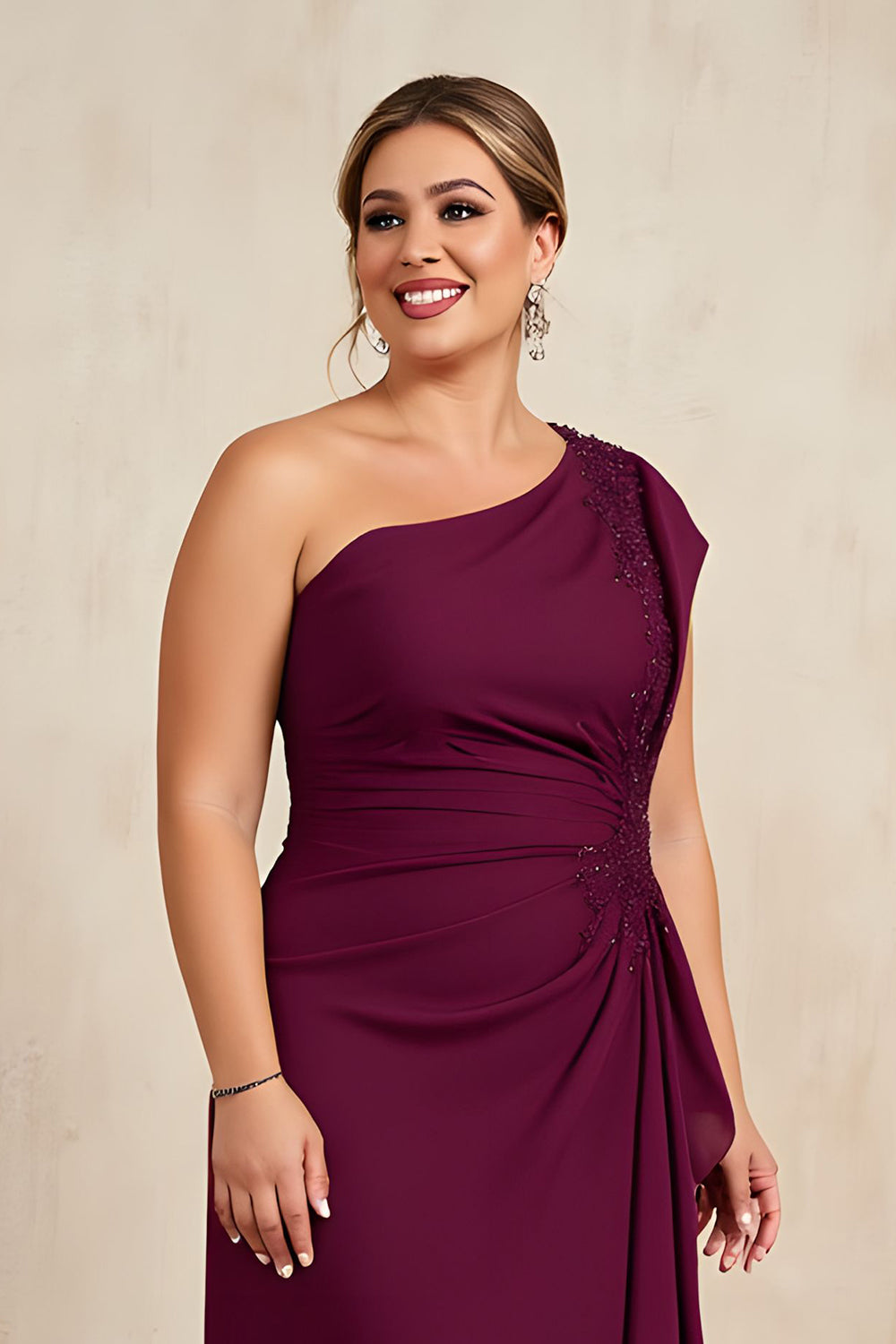 Une épaule en mousseline de soie bordeaux Robe de la mère de la mariée avec appliques