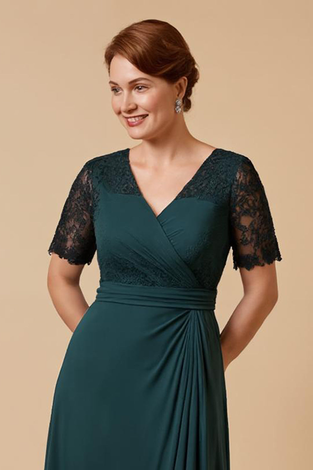 Fourreau de pin col en V à manches courtes Robe mère de la mariée avec dentelle