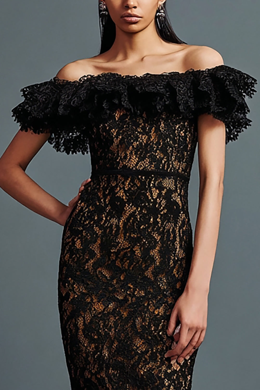 Robe longue formelle fourreau à volants en dentelle noire