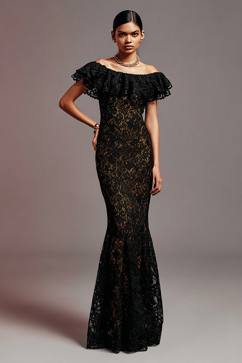 Robe longue formelle en dentelle noire sirène avec volants