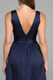 Robe longue formelle en mousseline de soie bleu marine à col en V