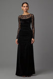 Robe longue formelle en velours noir à col bateau avec dentelle