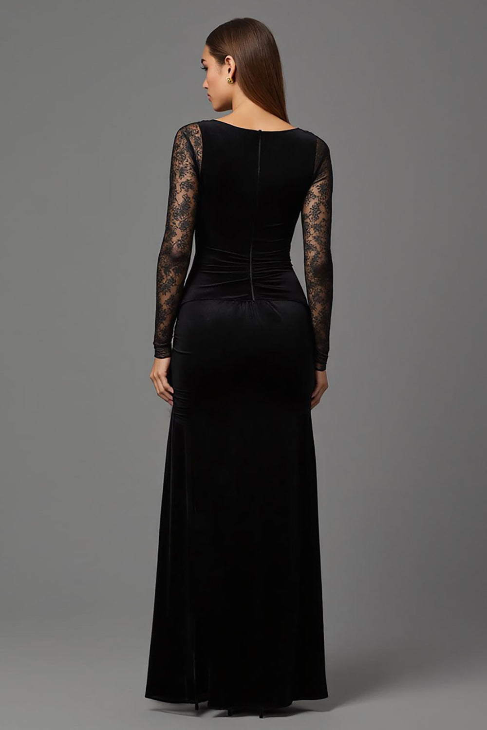 Robe longue formelle en velours noir à col bateau avec dentelle
