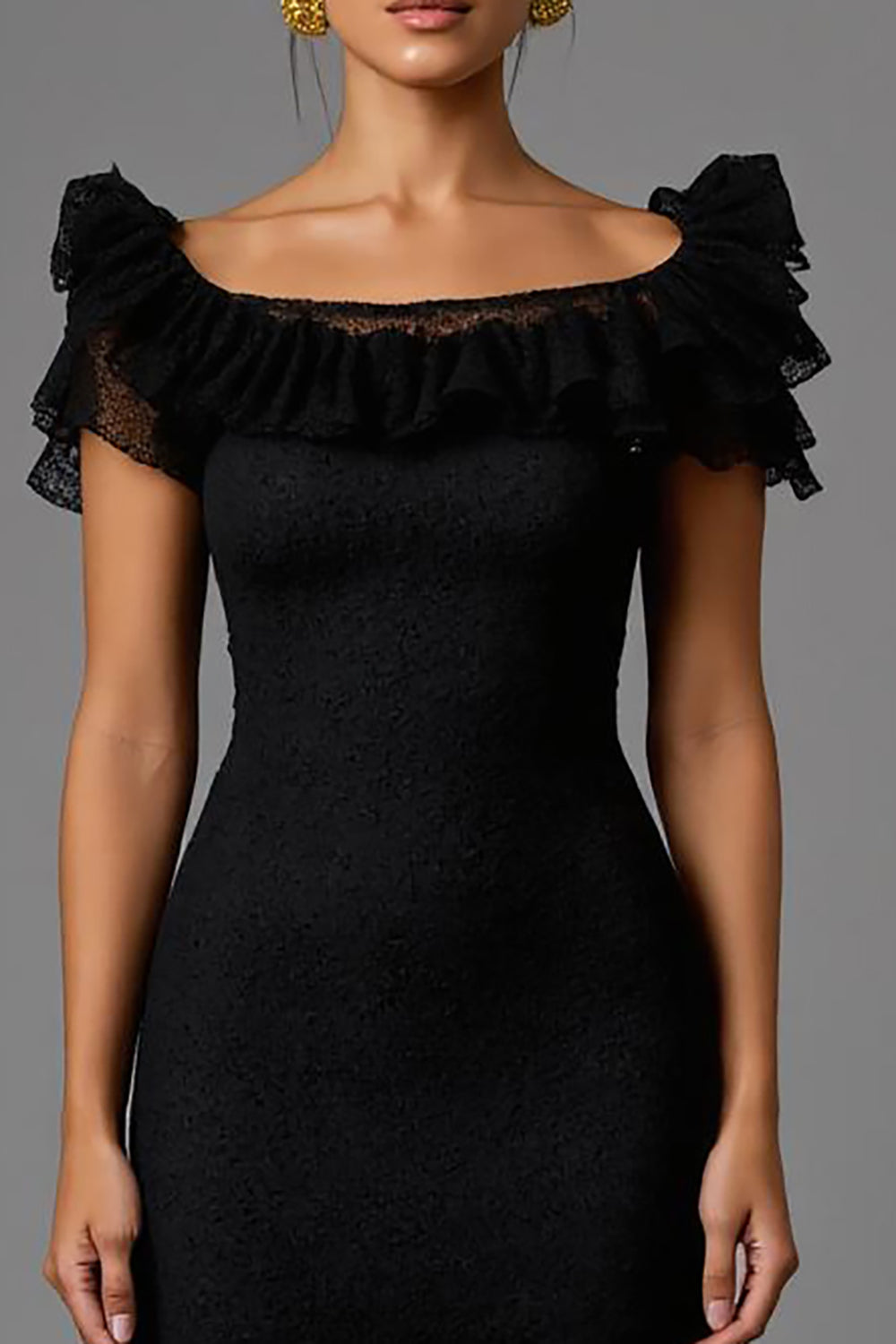 Robe longue formelle à col carré en dentelle fourreau noire avec volants