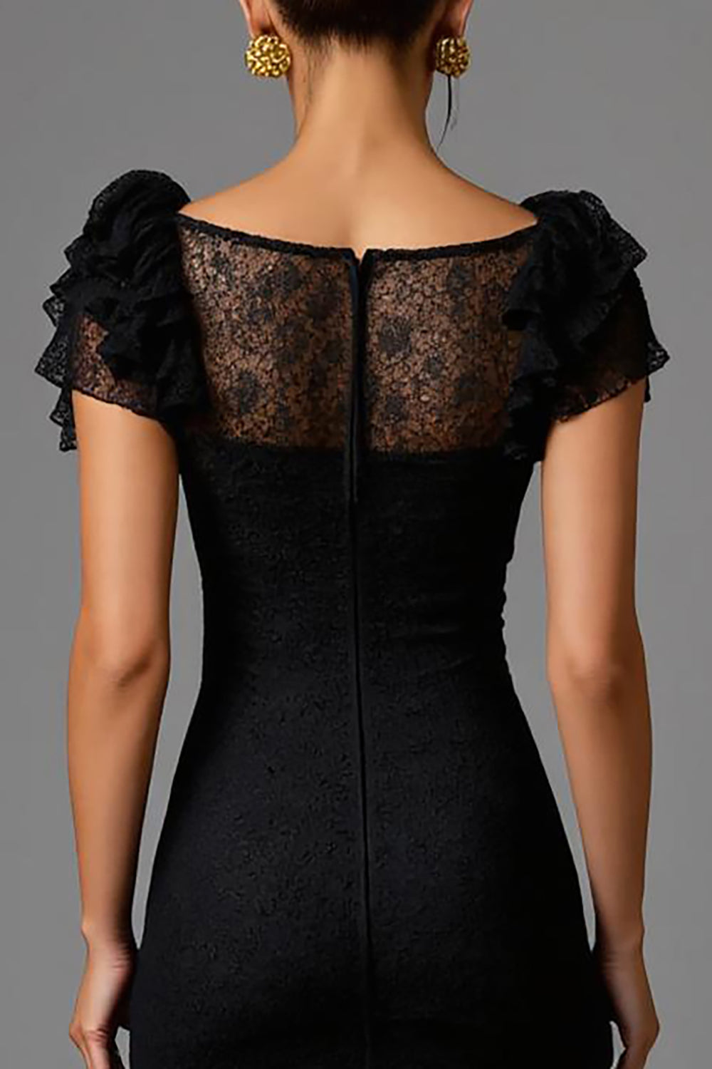 Robe longue formelle à col carré en dentelle fourreau noire avec volants