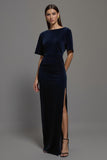 Robe longue formelle en velours bleu marine à col bateau avec fente