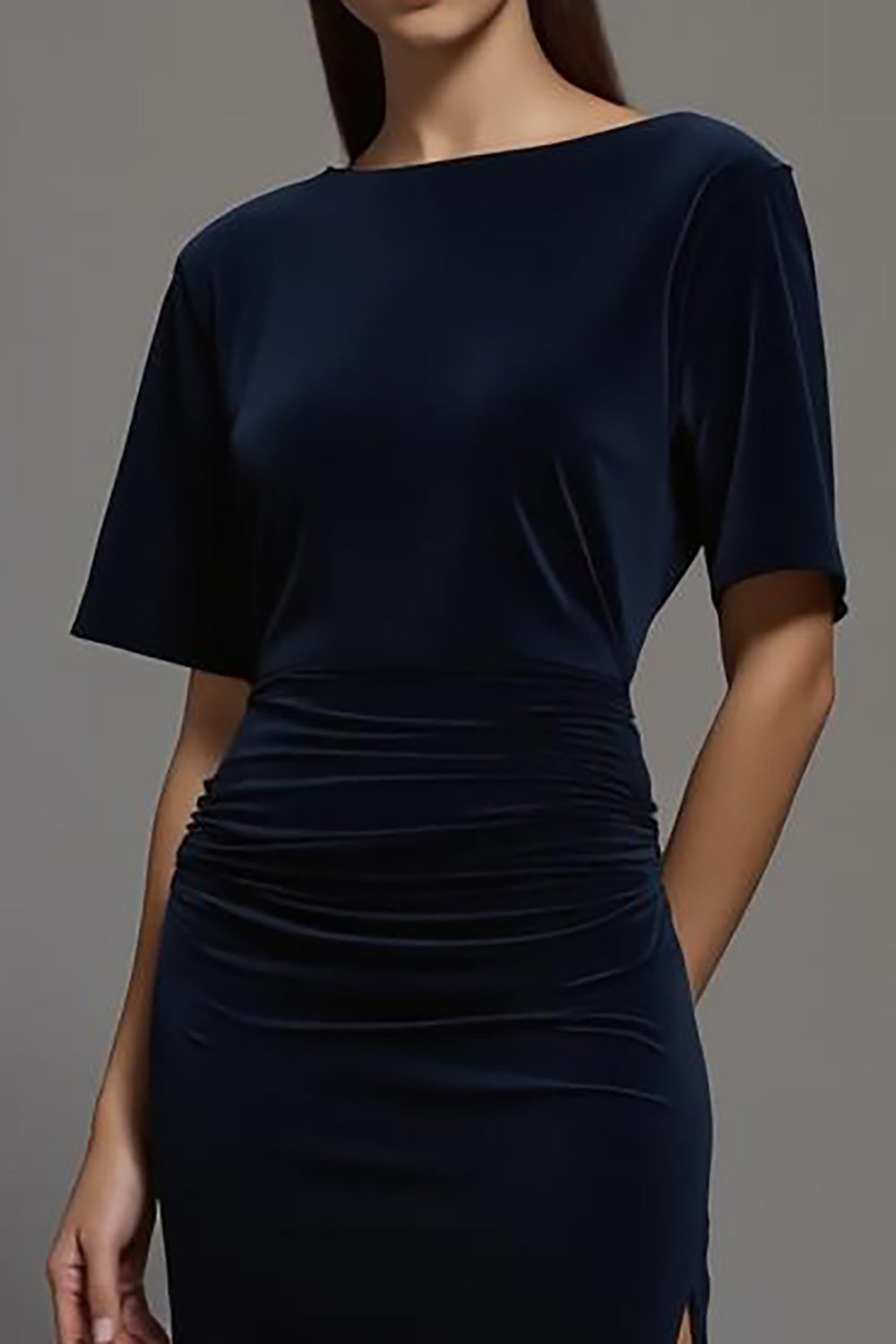 Robe longue formelle en velours bleu marine à col bateau avec fente