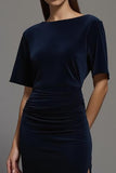 Robe longue formelle en velours bleu marine à col bateau avec fente