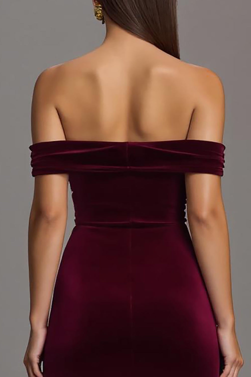 Robe longue formelle en velours bordeaux à épaules dénudées avec fente