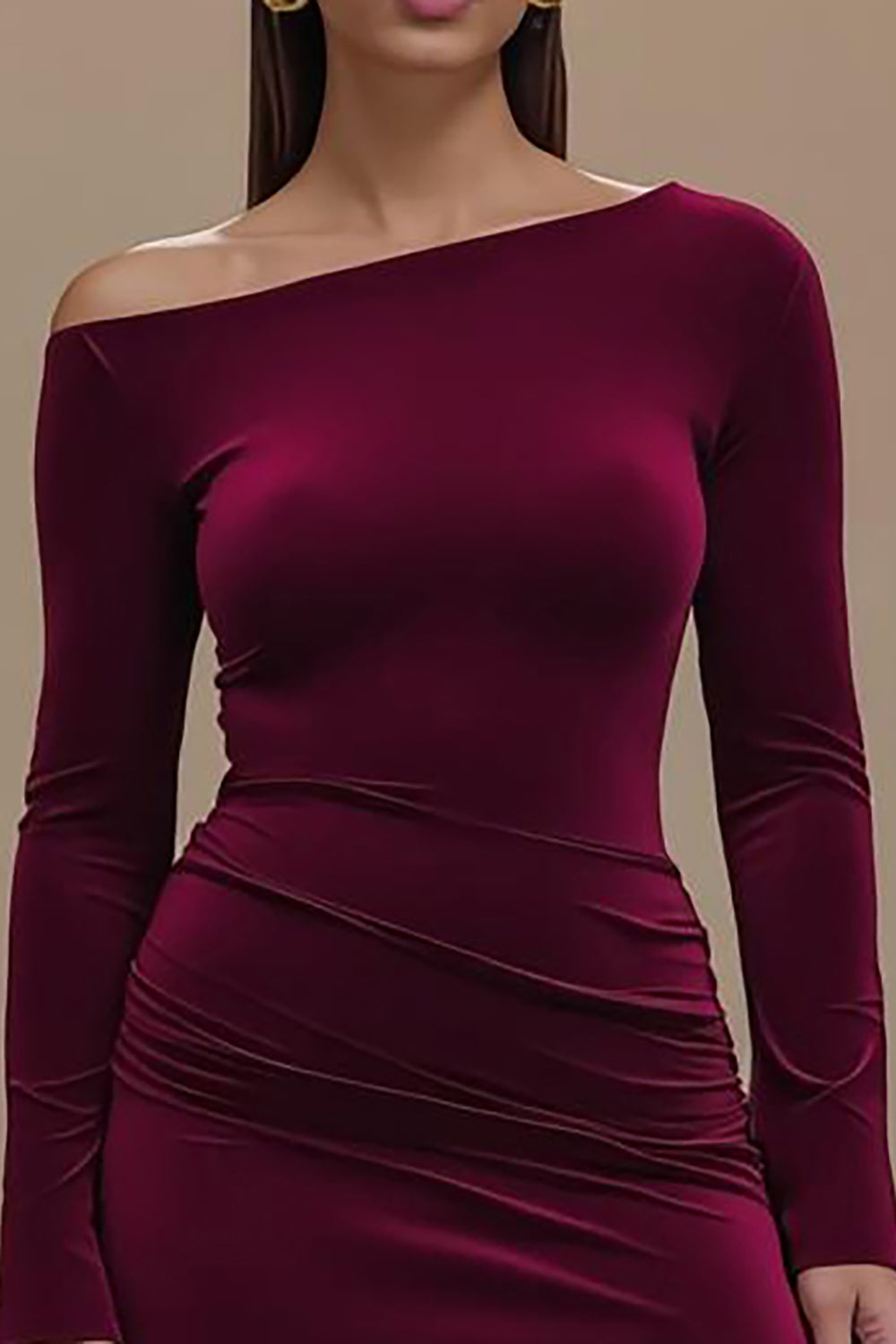 Robe formelle bordeaux à une épaule en satin à manches longues avec fente