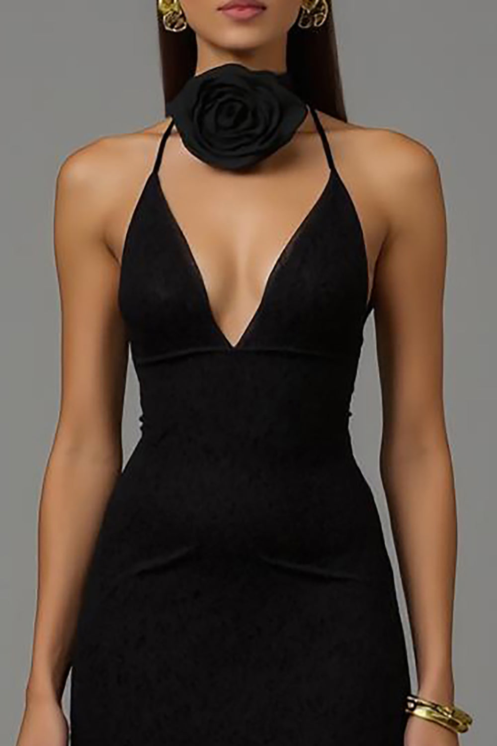 Robe longue formelle fourreau noir à col en V avec dentelle