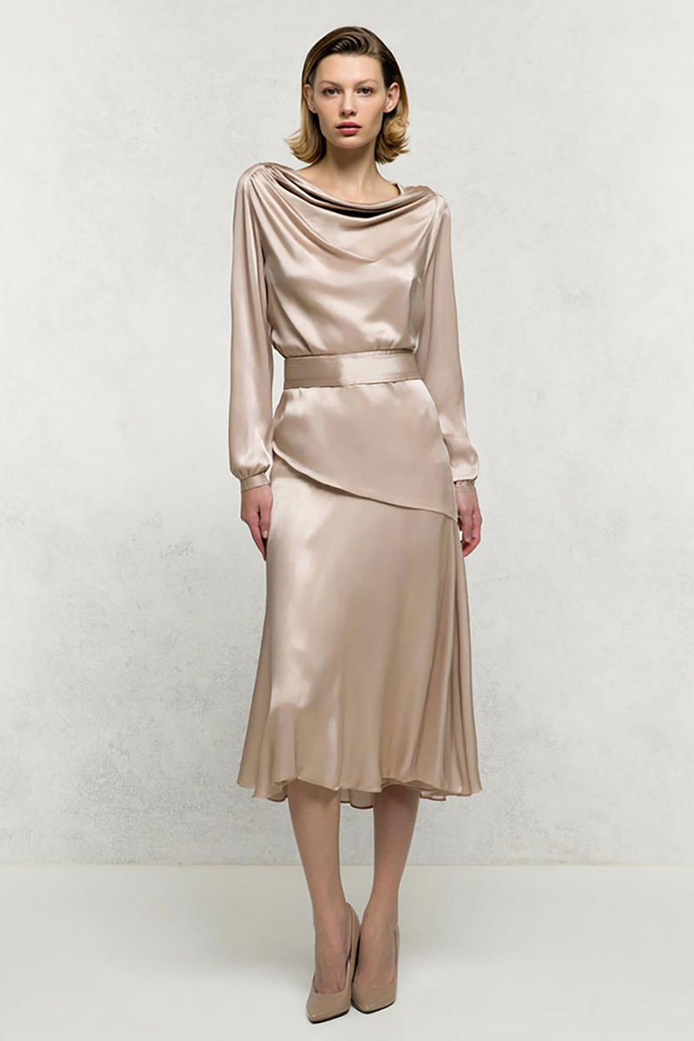 Robe de travail en satin à manches longues à col bénitier champagne