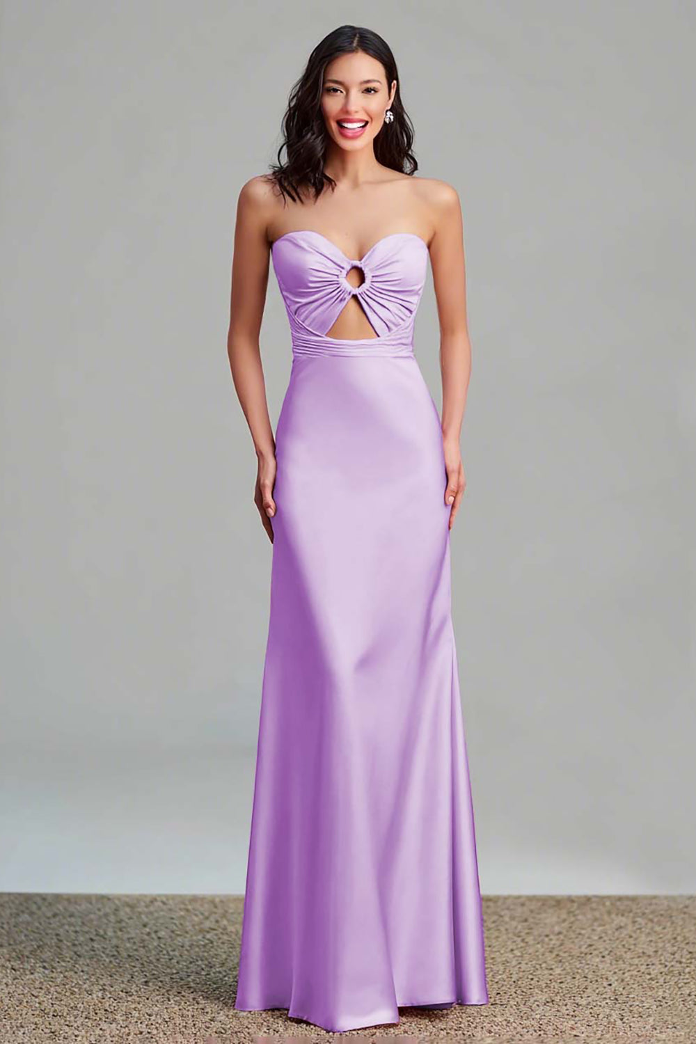 Robe longue formelle sans bretelles en satin rose découpé