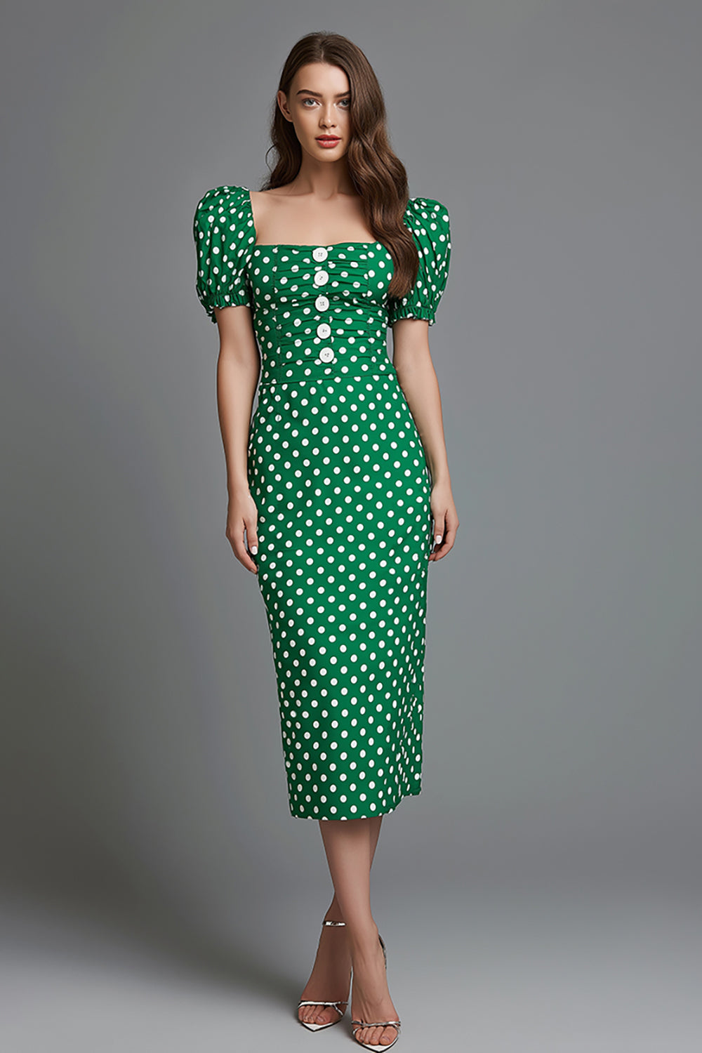 Robe fourreau col carré en satin vert longueur thé à pois