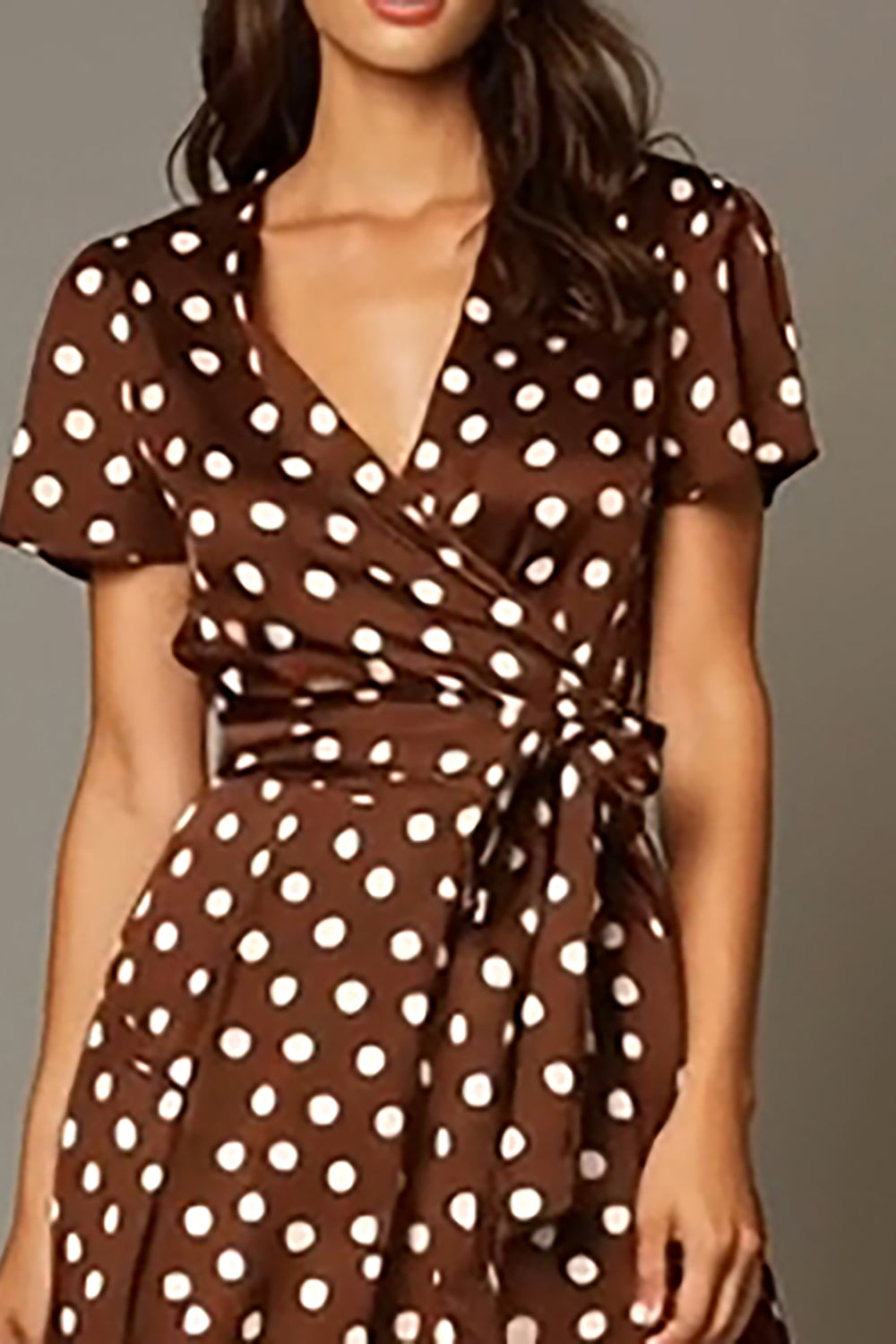 Robe trapèze en satin marron à pois