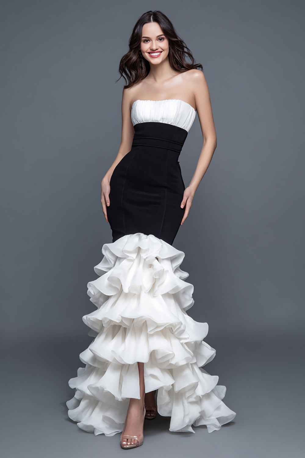 Robe longue formelle sans bretelles sirène noire et blanche avec volants