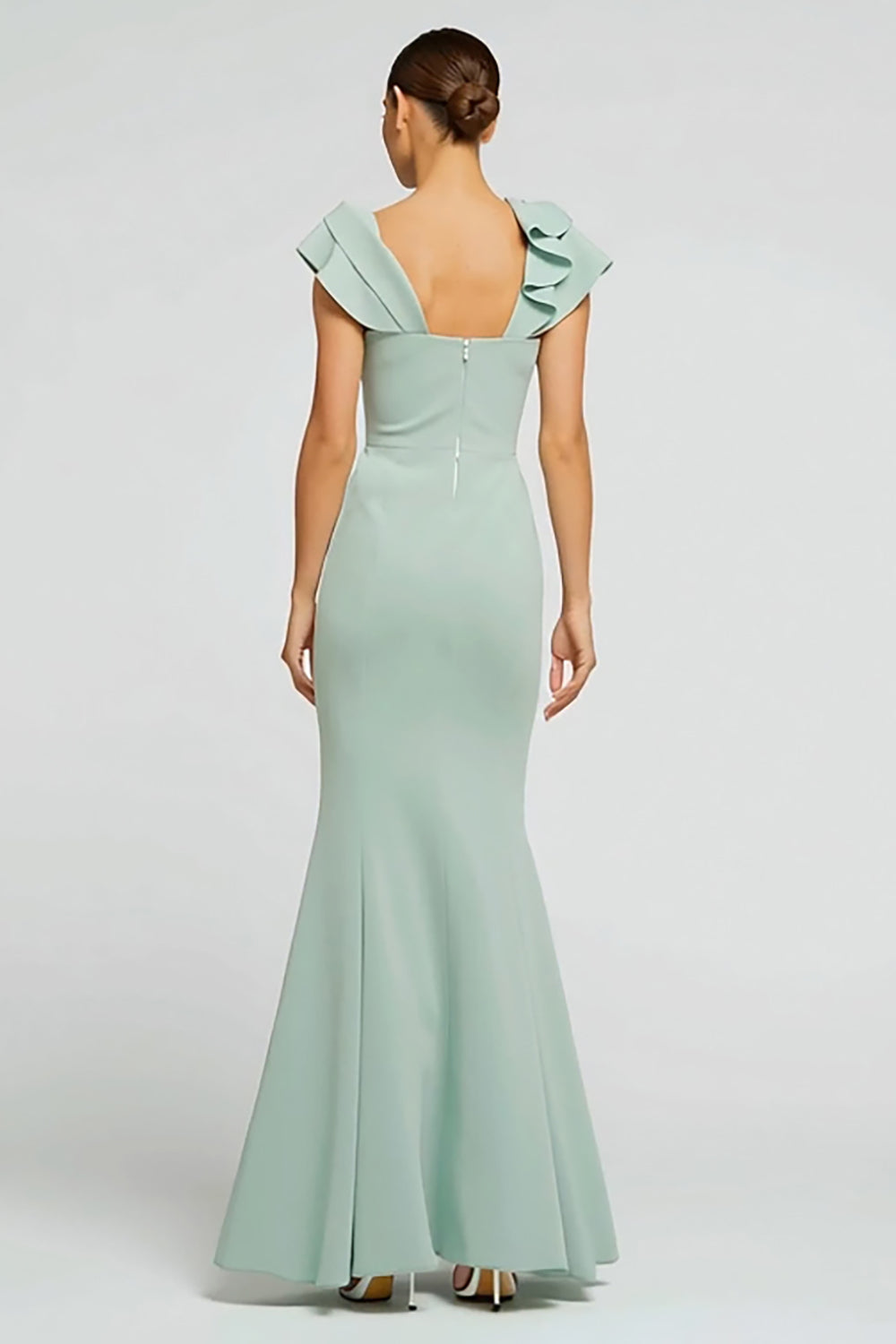 Robe longue formelle à col bateau en crêpe sirène vert menthe avec volants