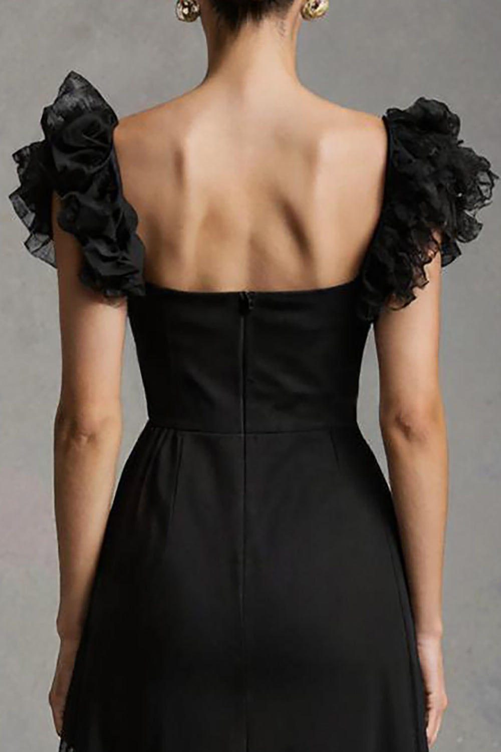 Robe maxi formelle noire à col carré avec volants