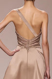 Robe longue de soirée froncée en satin champagne