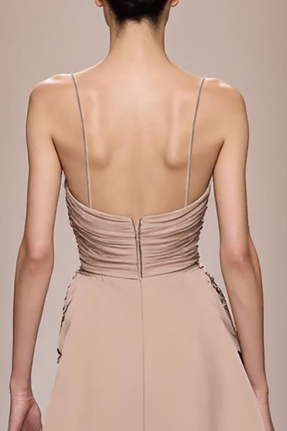 Robe de soirée longue à bretelles spaghetti en satin champagne