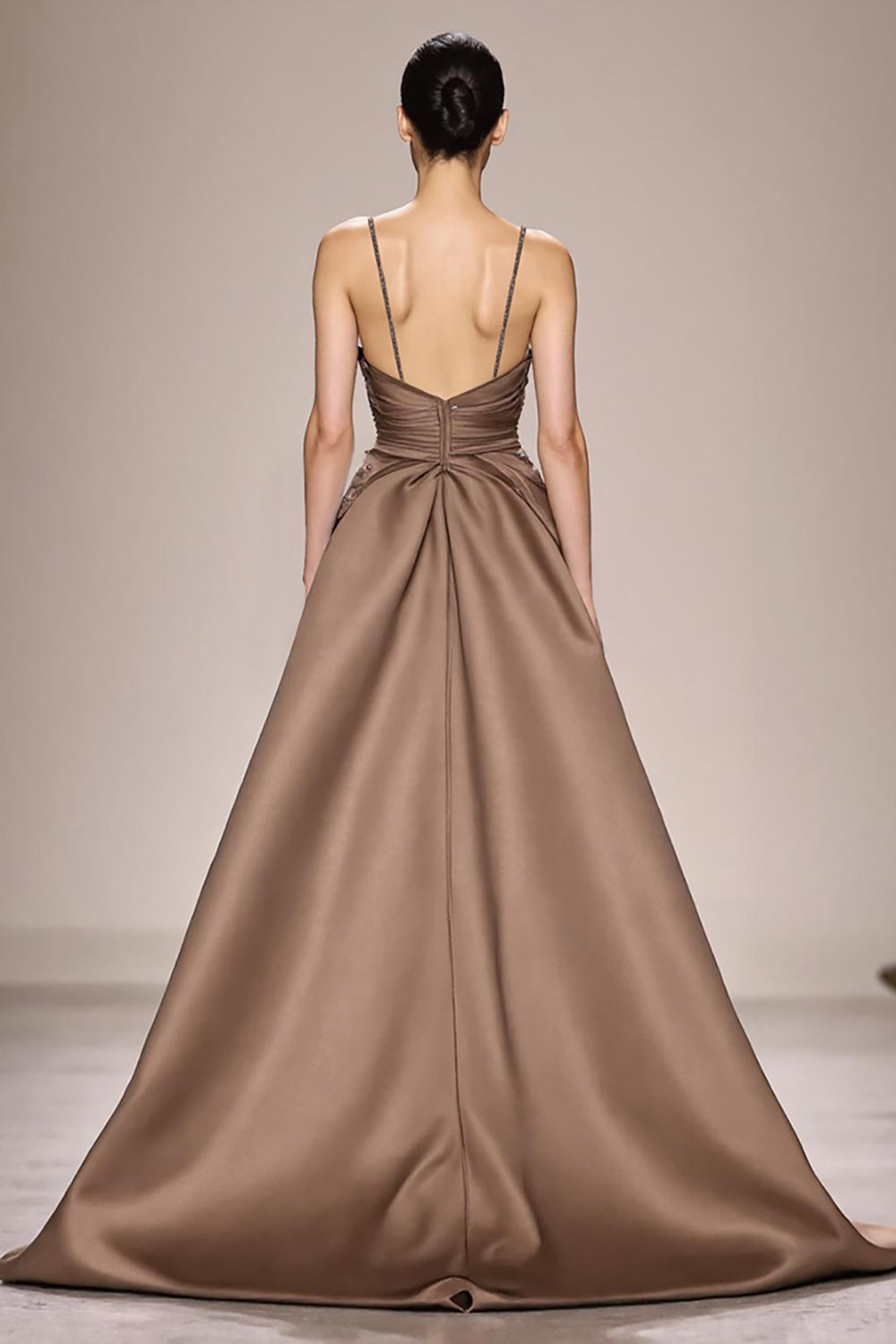 Satin Café Ruché Une Ligne Longue Robe De Soirée Avec Fente