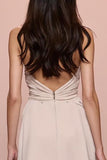 Robe de soirée froncée en satin fourreau ivoire avec fente