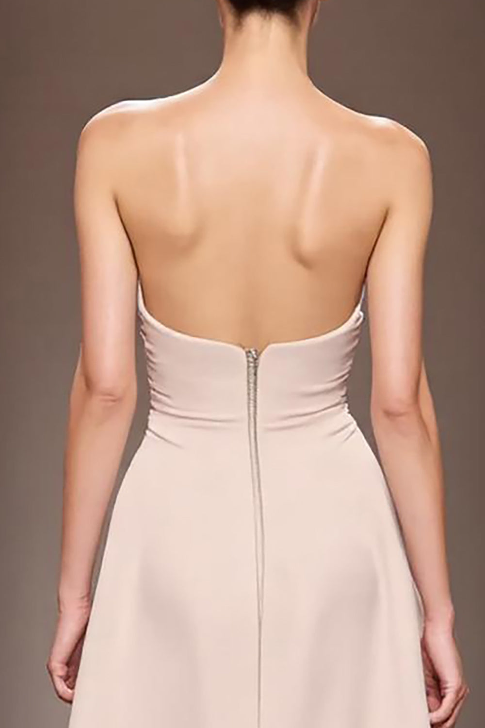 Robe de soirée longue sans bretelles en satin champagne