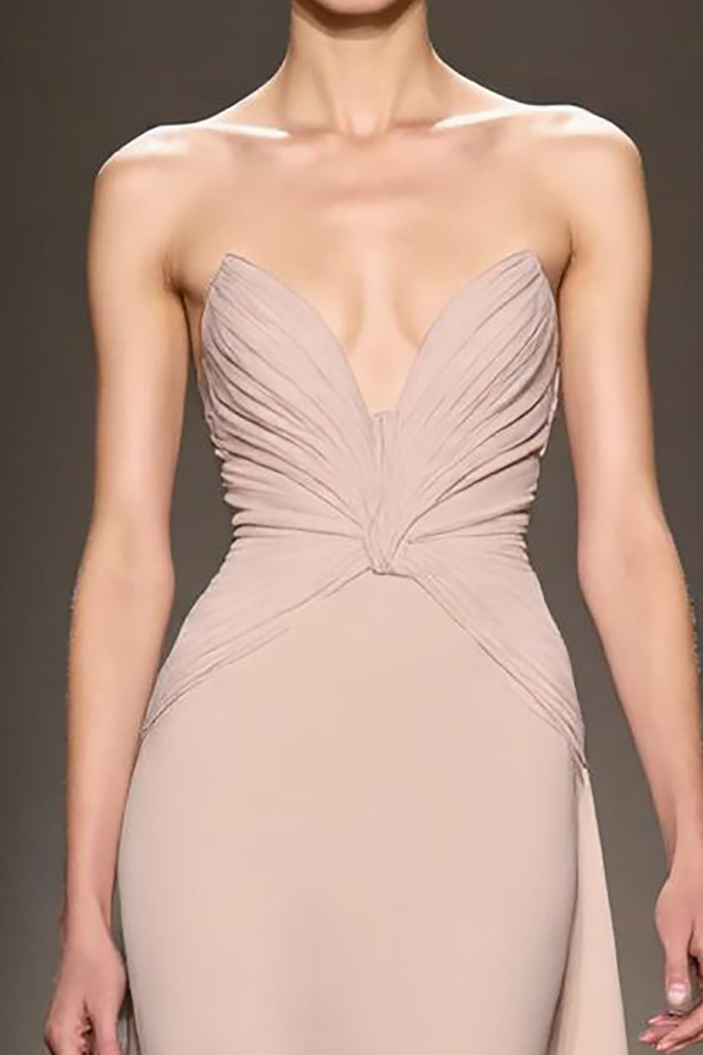 Robe de soirée maxi maxi froncée en satin champagne