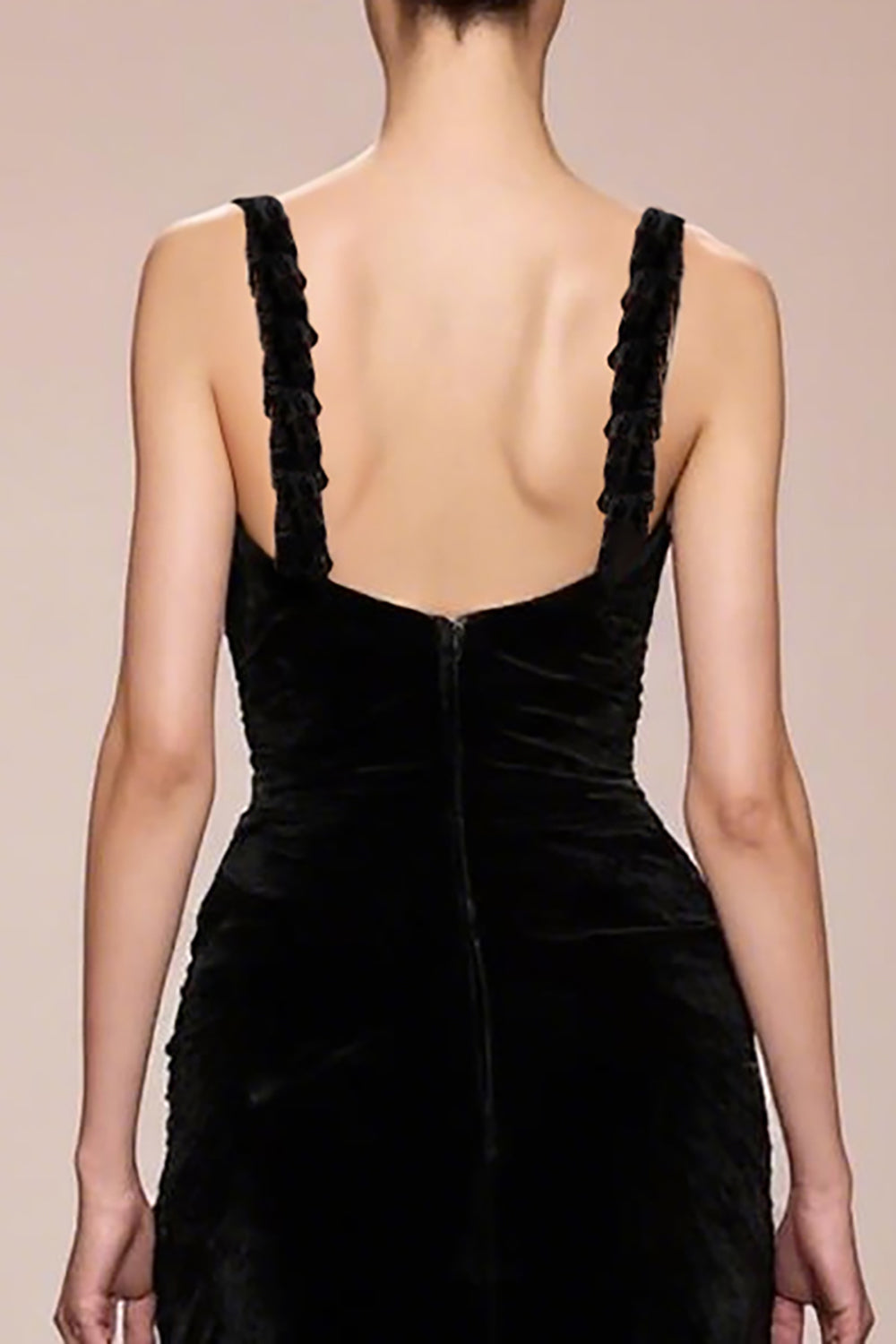 Robe de soirée longue dos nu en velours noir avec fente