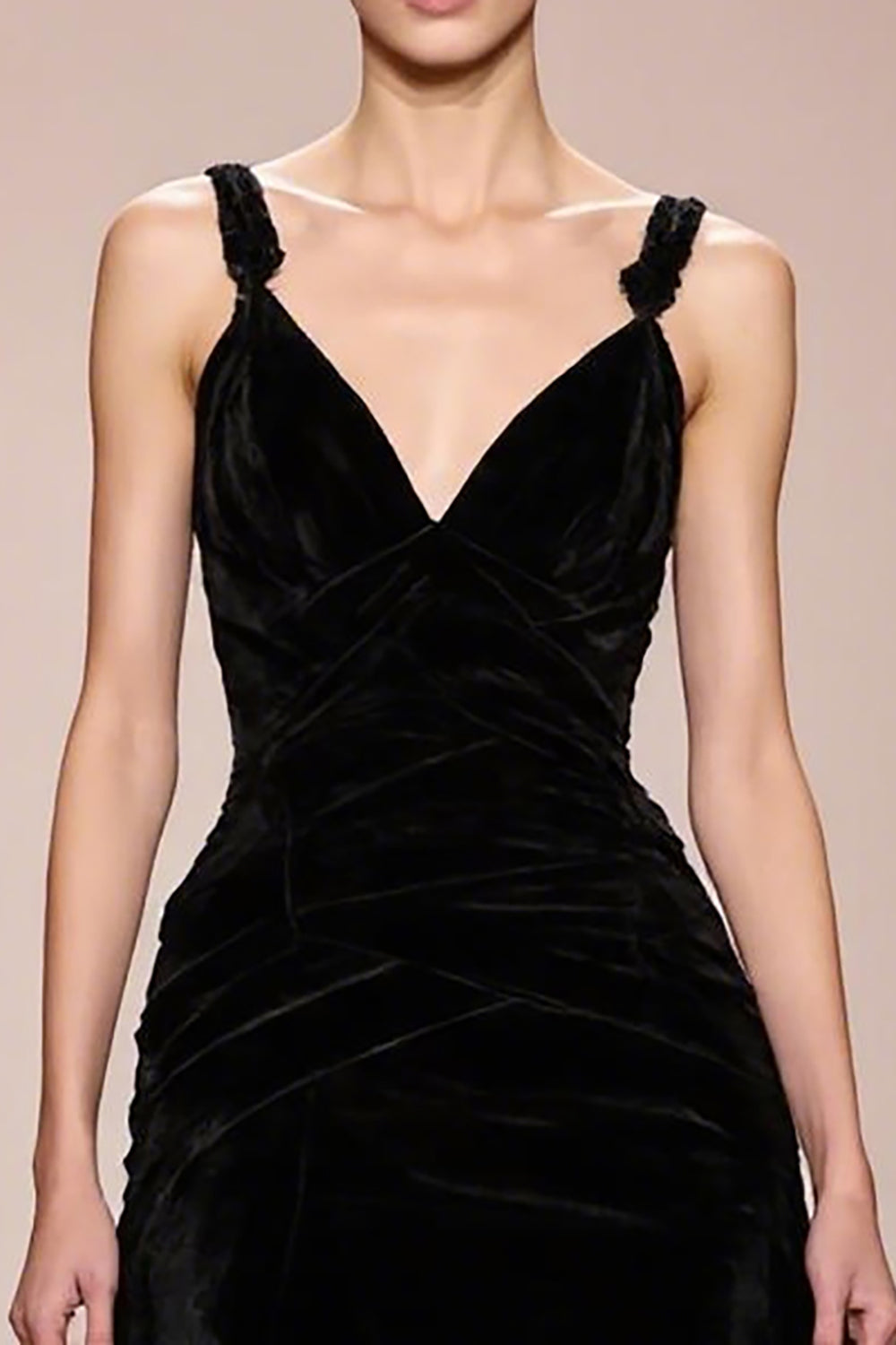 Robe de soirée longue dos nu en velours noir avec fente