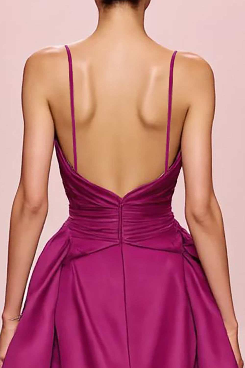 Robe de soirée longue à bretelles spaghetti froncées en satin prune